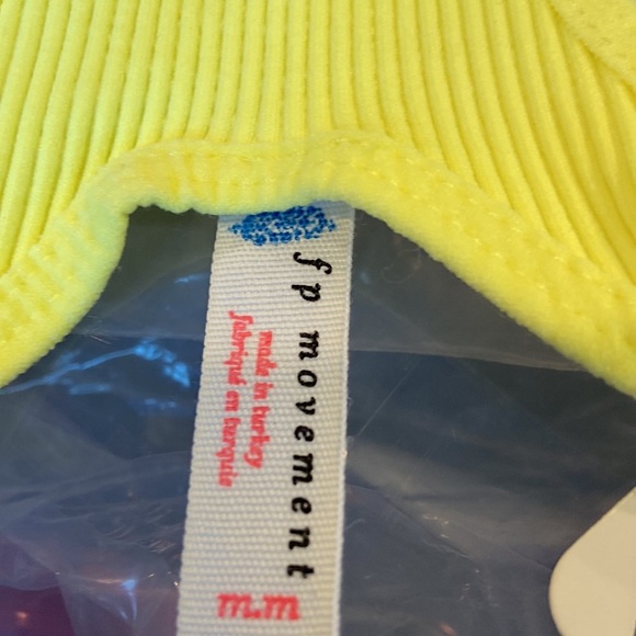 NWT Free People Throw Crop woman’s size medium - Picture 4 of 6